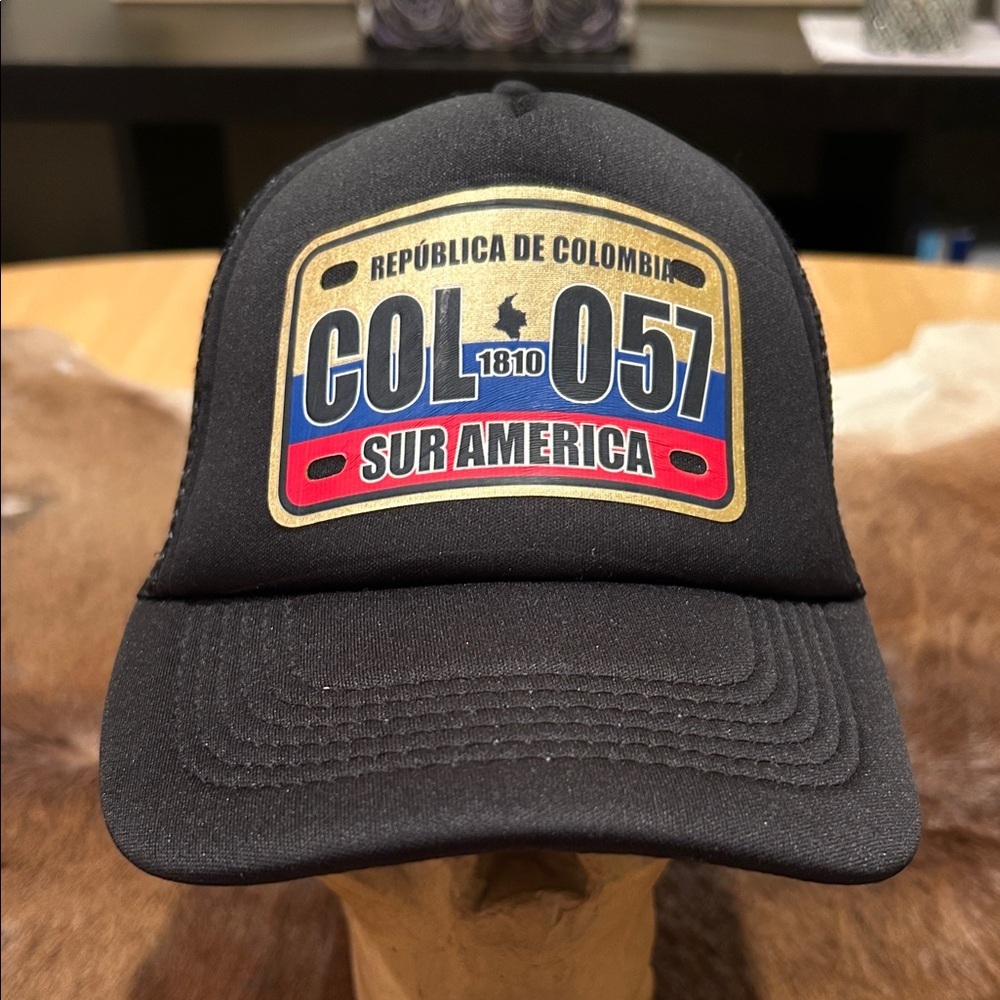 Colombia Sur America Black Trucker Hat